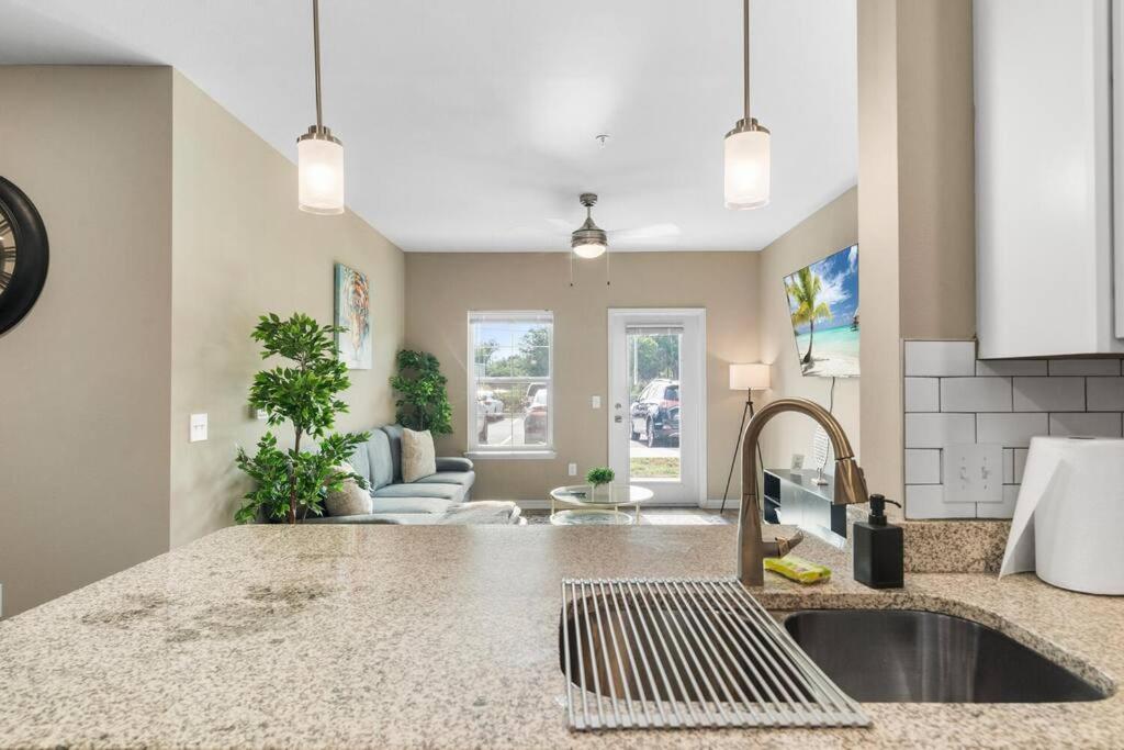 Elegant 1Br/1Ba Condo With Pool, Gym And Laundry Melbourne Esterno foto